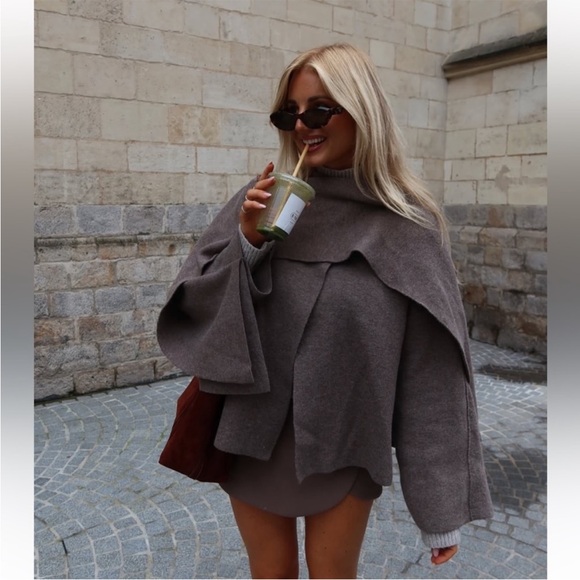 Zara Jackets & Blazers - ZARA SHORT CAPE COAT